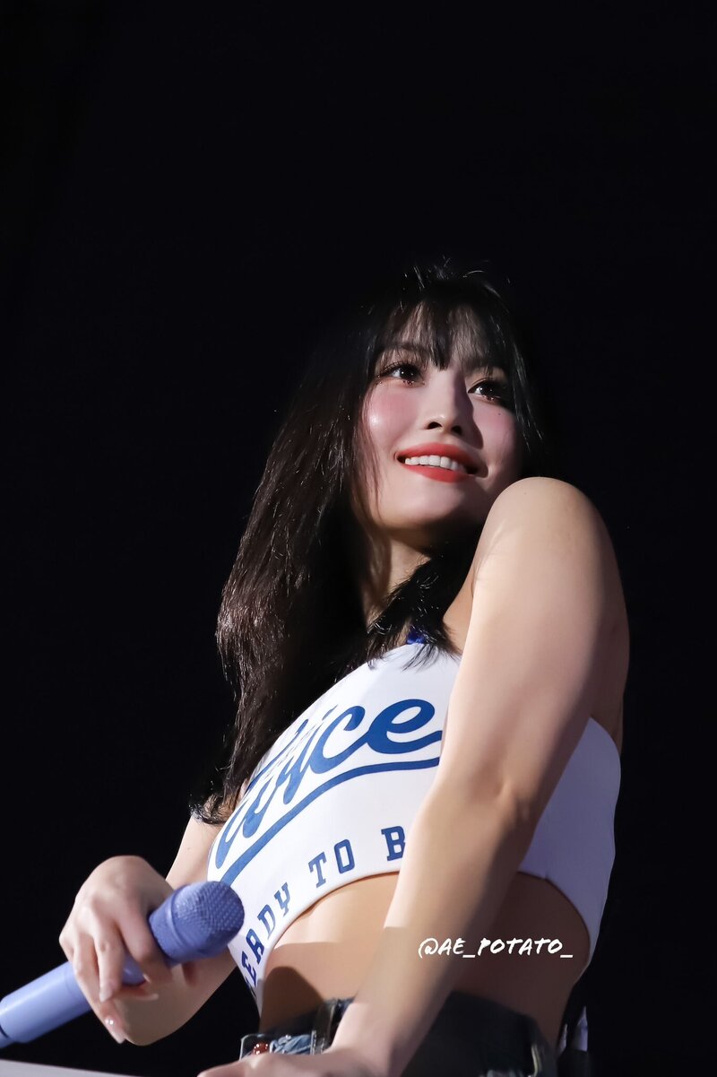 230520 TWICE Momo - ‘READY TO BE’ World Tour in Tokyo Day 1 documents 1