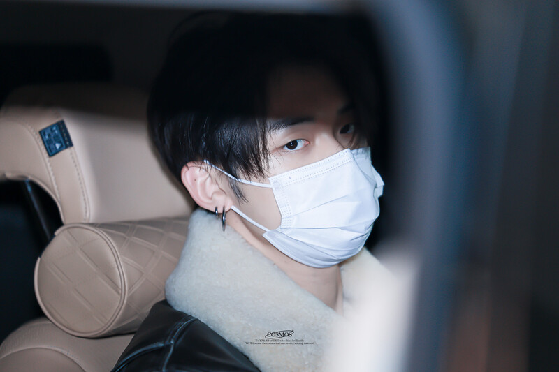 250101 TXT Yeonjun at Gimpo International Airport documents 1