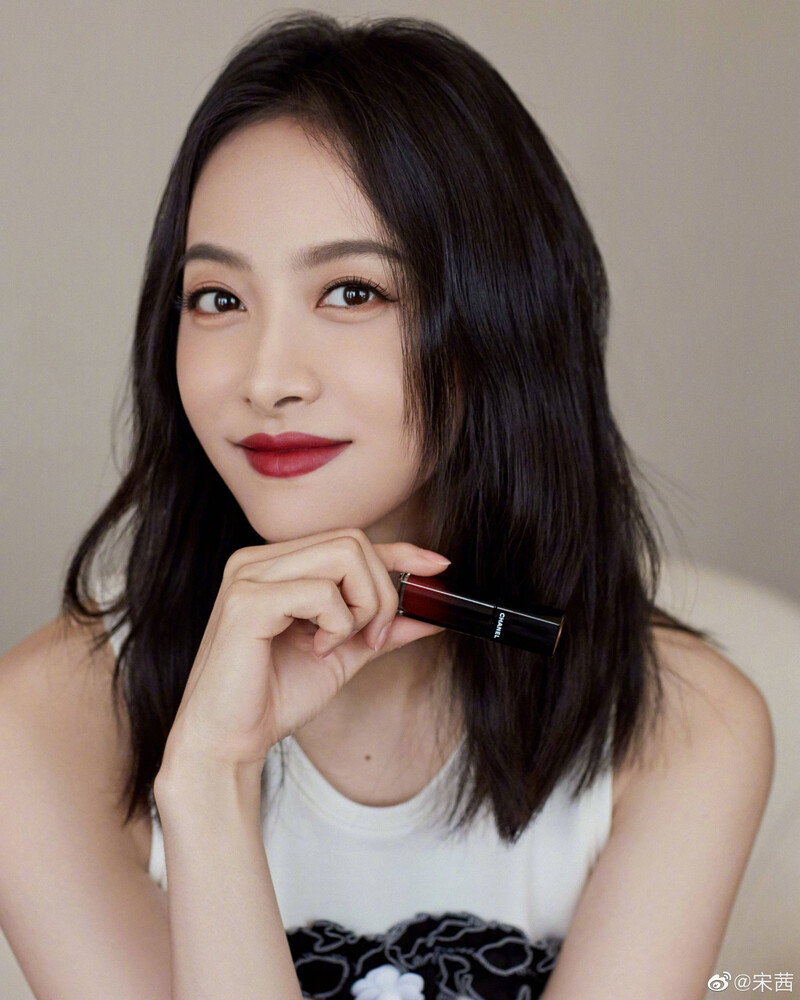 Victoria for Chanel Beauty documents 3