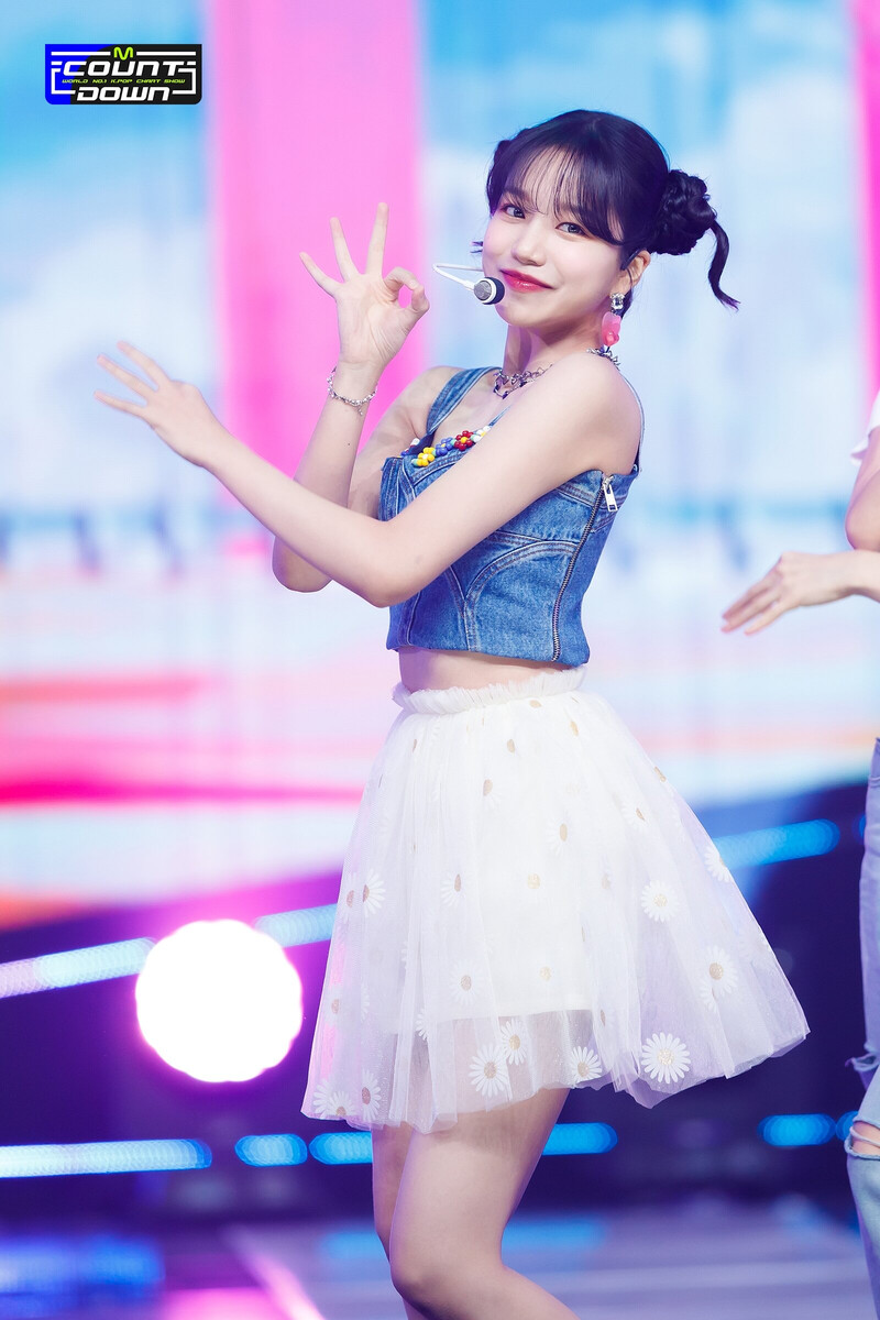 220616 JO YURI - 'Love Shh! ('러브 쉿!)' at M COUNTDOWN documents 14