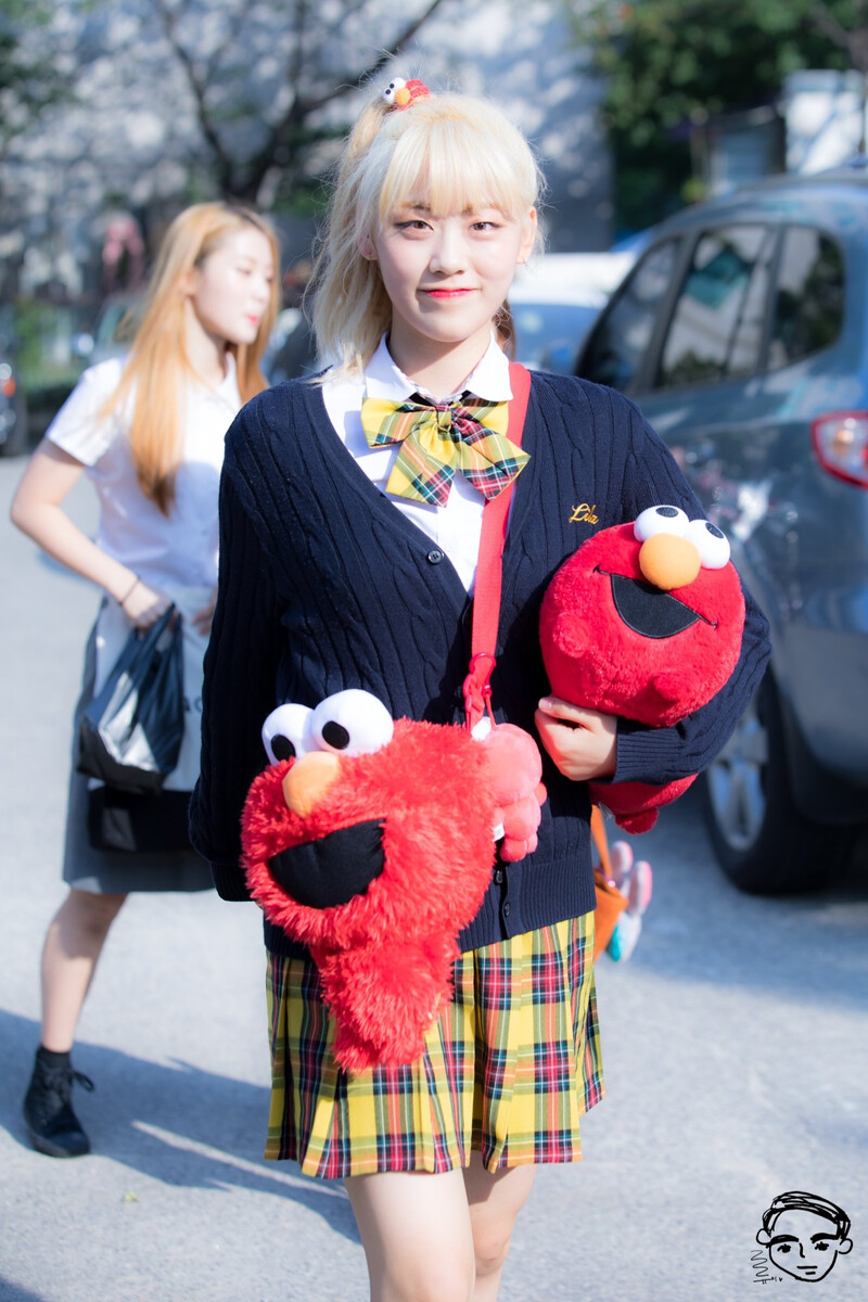 170922 Weki Meki Lua at Music Bank documents 2