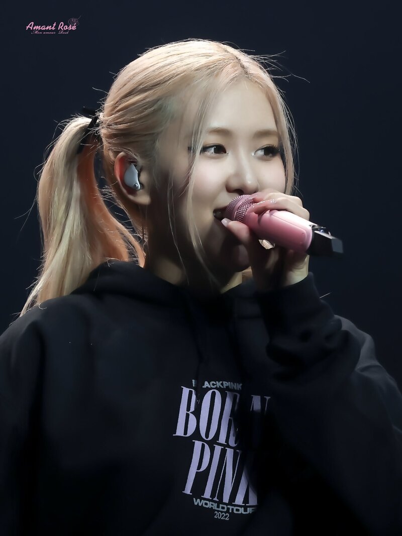 221130 BLACKPINK Rosé - 'BORN PINK' Concert in London Day 1 documents 1
