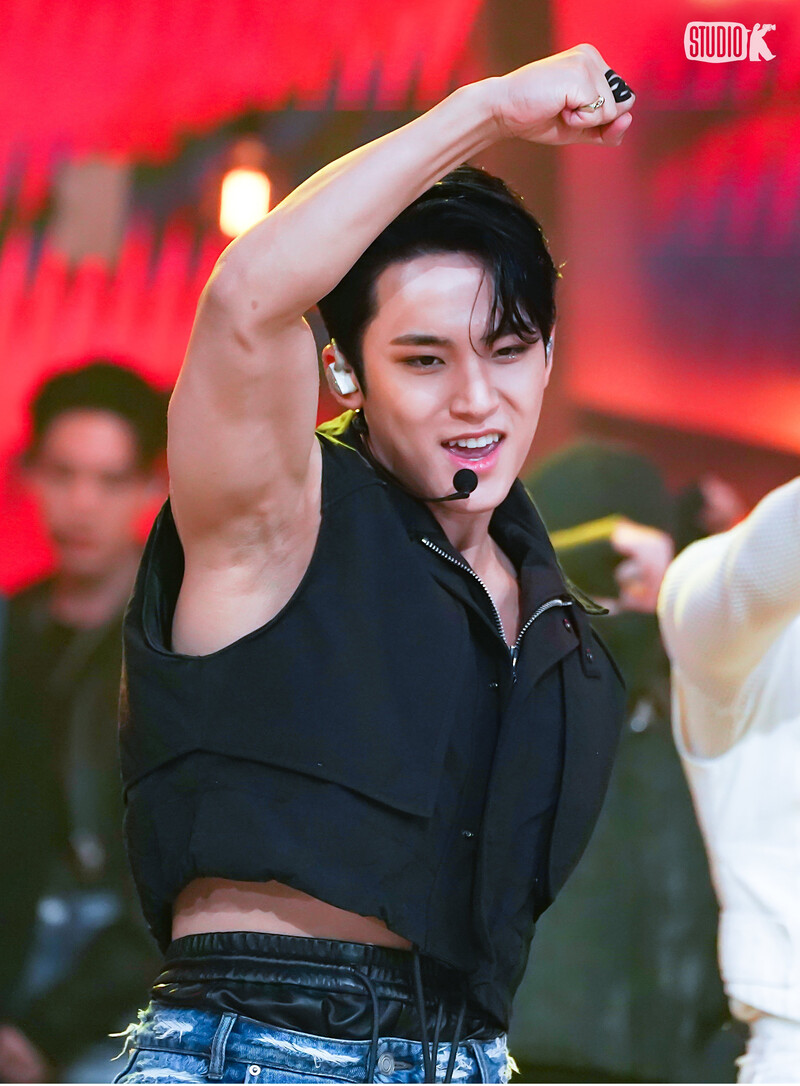 230428 SEVENTEEN Mingyu - 'Super' at Music Bank documents 7