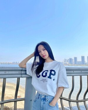 220413 WJSN Bona Instagram Update