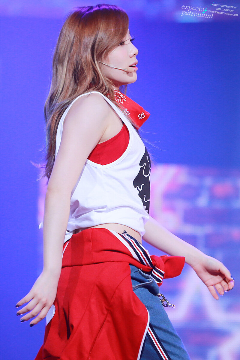 130106 Girls' Generation Taeyeon at KBS Open Hope Concert documents 6