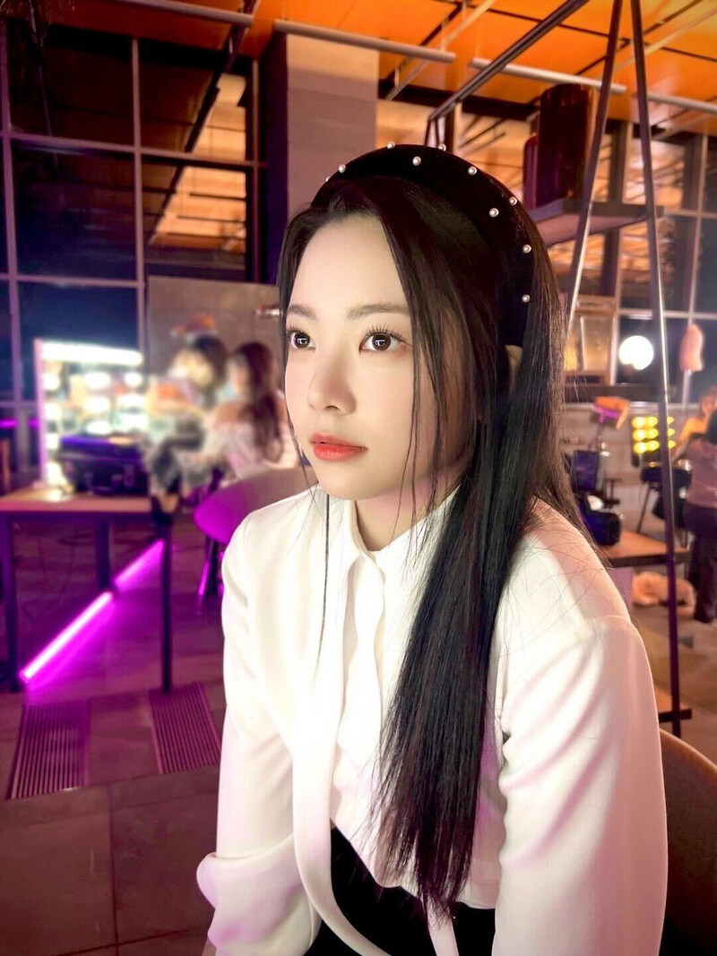 220504 IVE Twitter Update - Eunchae documents 1