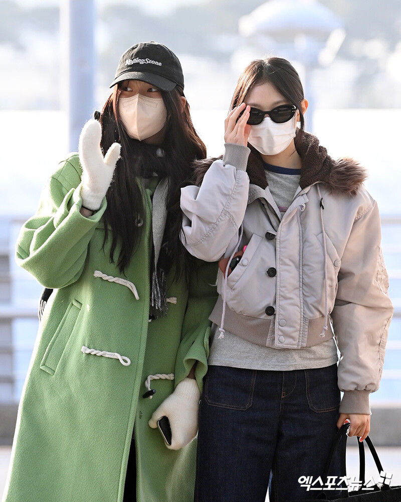 231228 NewJeans at Incheon International Airport documents 14