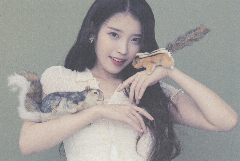 IU 2022 Season's Greetings (Scans) documents 4