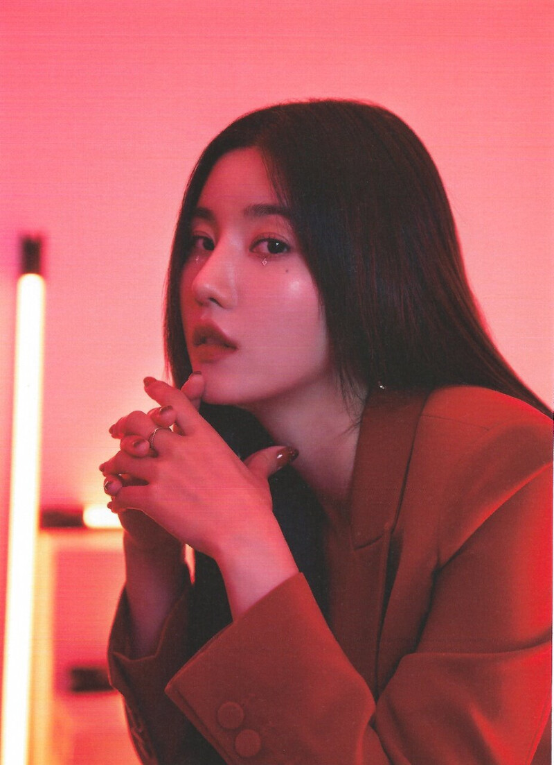 Kwon Eunbi - The First Photobook 'Silver Rain' (Scans) documents 15