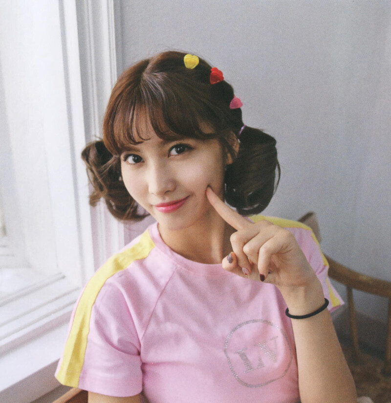 TWICE Monograph 'Twicetagram' Scans documents 15