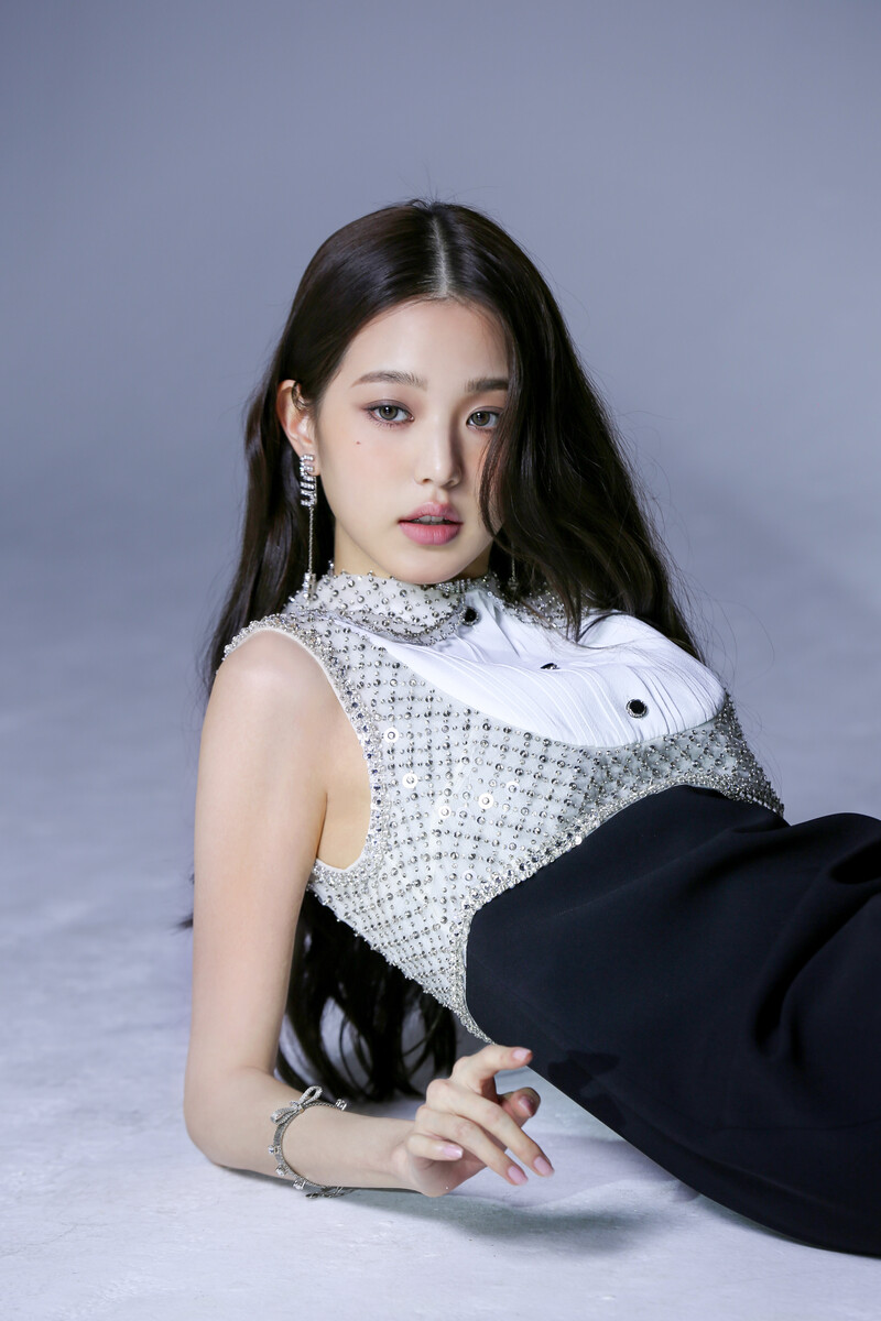 211230 Starship Naver Update - IVE Wonyoung - Harpers Bazaar Magazine Photoshoot Behind documents 3