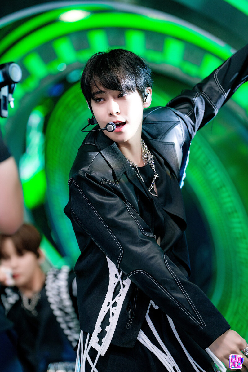 231015 NCT Doyoung - 'Fact Check' at Inkigayo documents 1