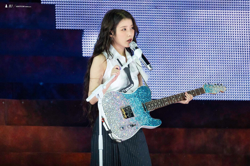 240921 IU - HEREH World Tour Concert Encore: The Winning in Seoul Day 1 documents 14