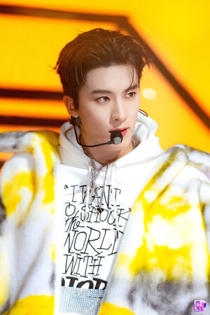 240107 The Boyz (Special Unit) Eric - 'Honey' at Inkigayo