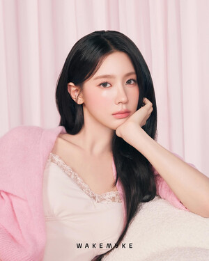 (G)I-DLE Miyeon for WAKEMAKE 2024 - Soft Sheer Multi Palette