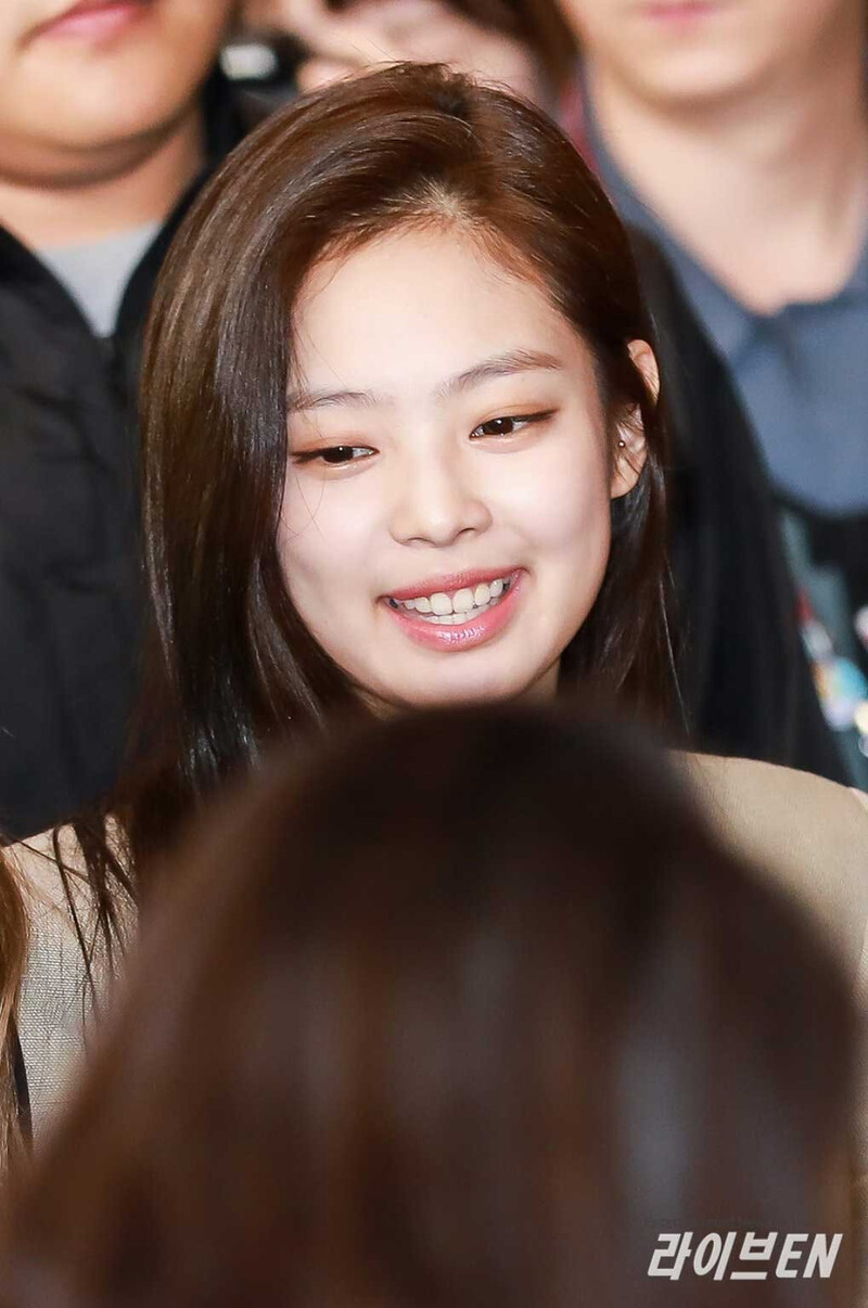 180420 - JENNIE Airport documents 23