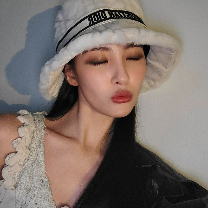 221004 Sunmi Instagram Update documents 2