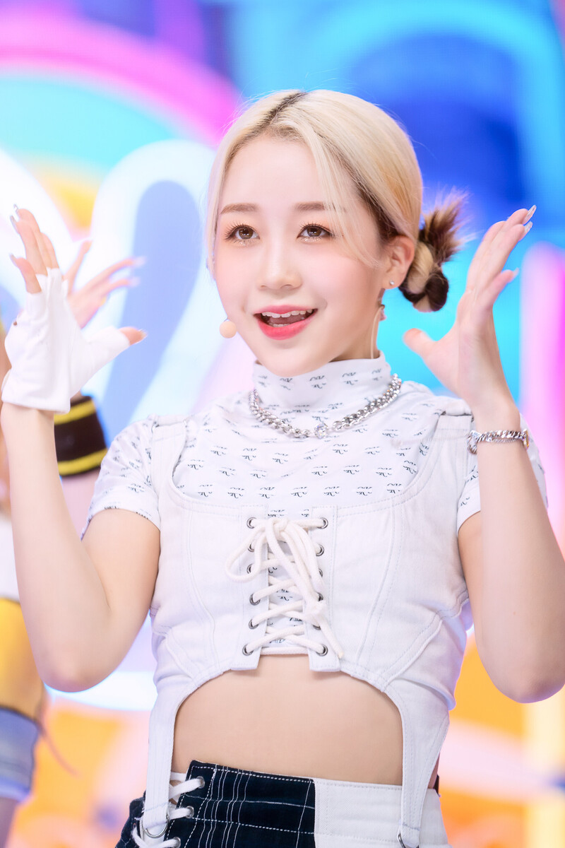 220703 Kep1er Hikaru 'Up!' at Inkigayo documents 7