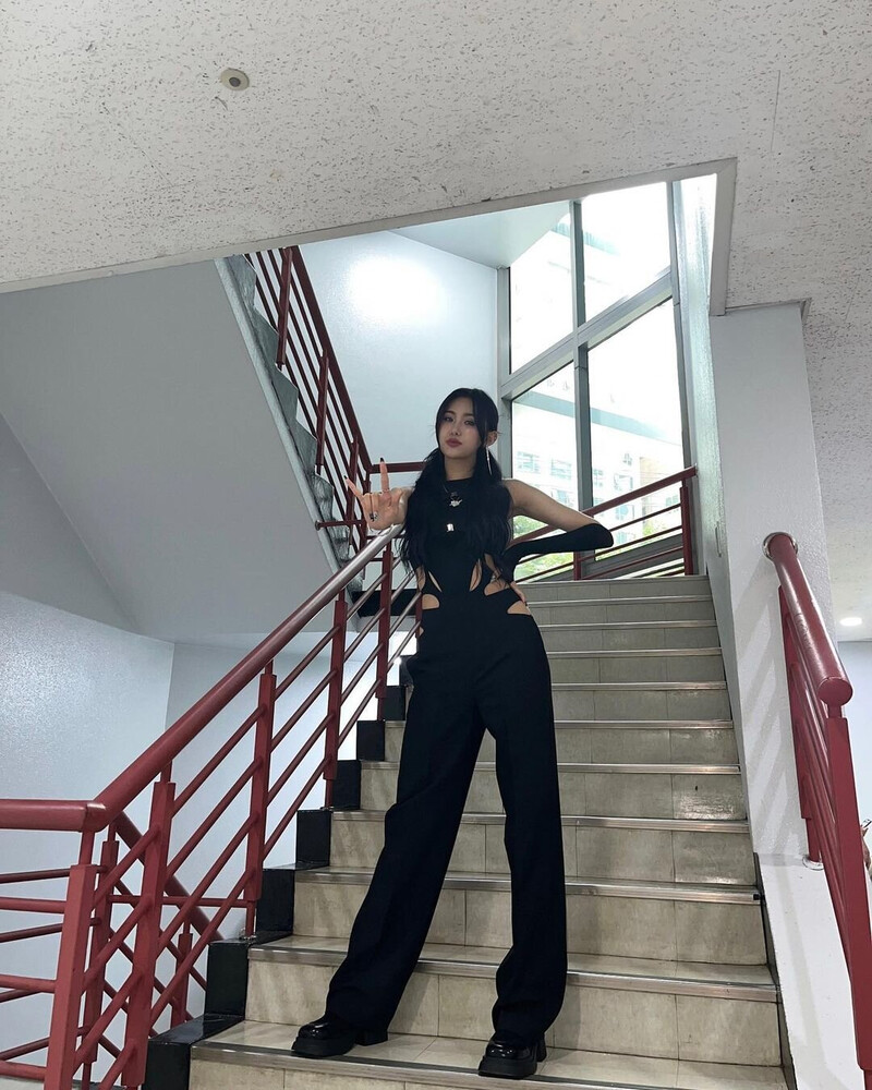 230903 EVERGLOW Aisha Instagram Update documents 4