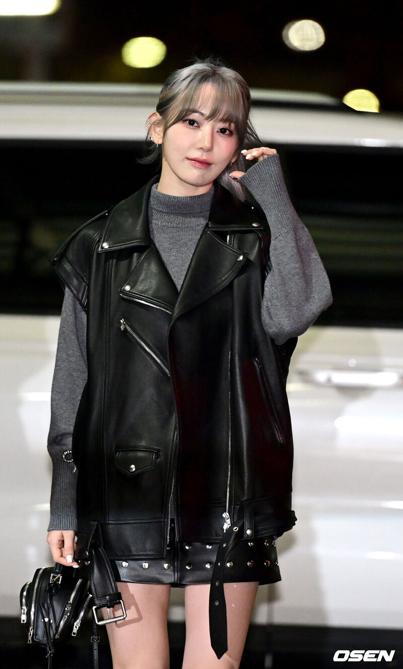 231213 LE SSERAFIM Sakura at Incheon International Airport documents 1