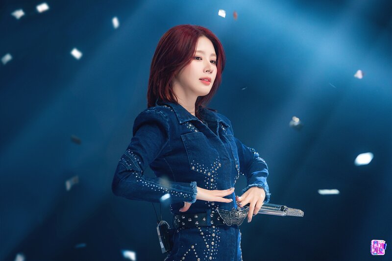 240204 (G)I-DLE Miyeon - 'Super Lady' at Inkigayo documents 2