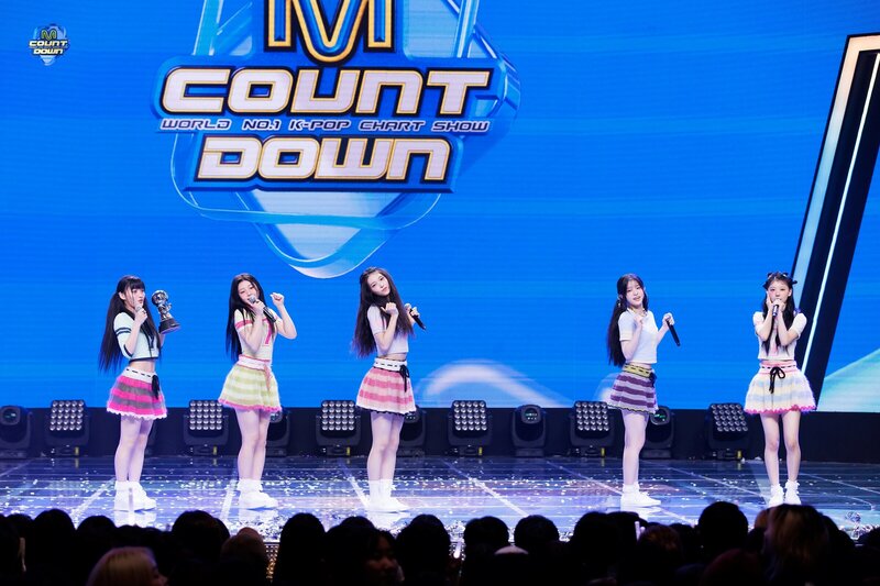 240418 ILLIT - 'Lucky Girl Syndrome' at M Countdown + Encore documents 20