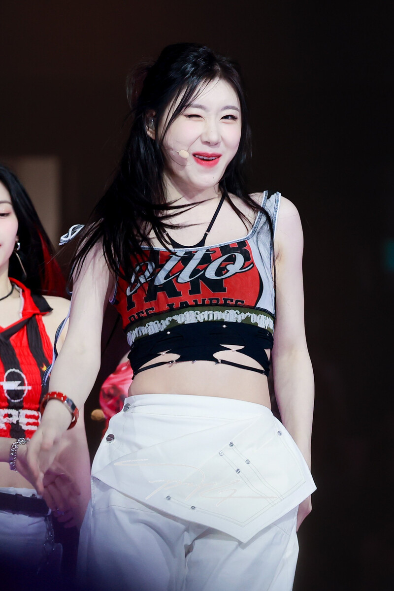 240602 ITZY Chaeryeong at K-Wave Concert Inkigayo documents 13