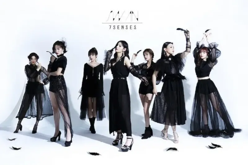 7SENSES_Swan_(Korean_ver.)_group_promo_photo.png