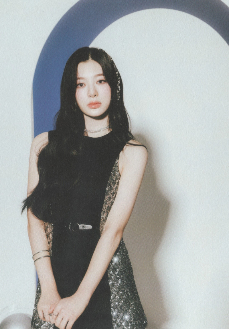 STAYC - 'Star To A Young Culture' Album [SCANS] documents 9
