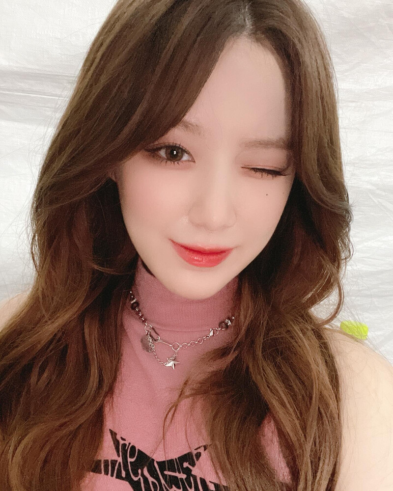 230713 - (G)I-DLE SHUHUA Instagram Update documents 1