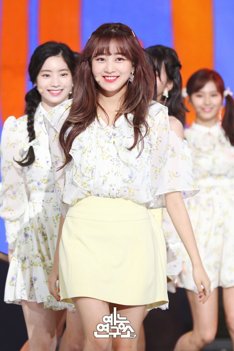 180421 TWICE Jihyo - 'What is Love?' at Music Core documents 3