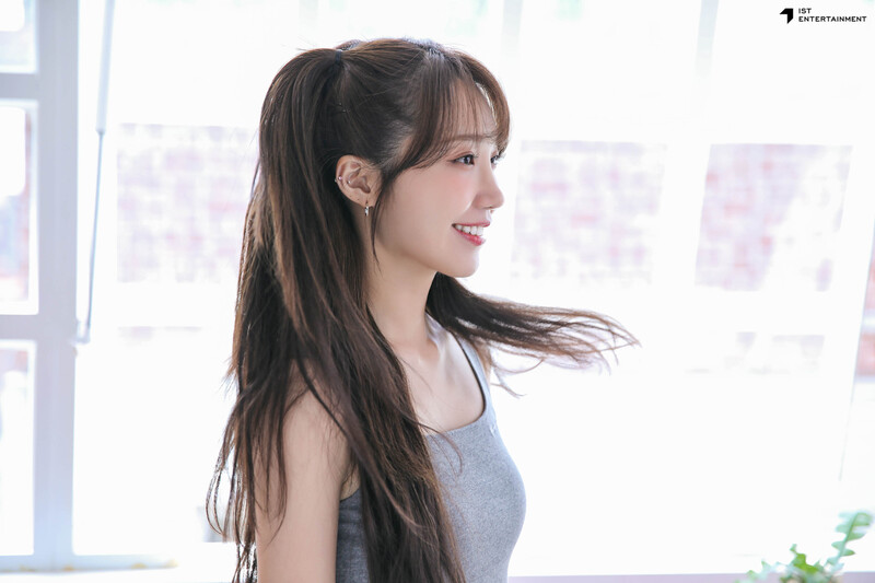 230612 IST Naver post- EUNJI 'Nareun Lookbook'  behind documents 11