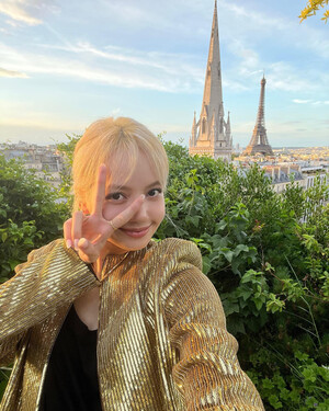 220709 - LISA Instagram Update