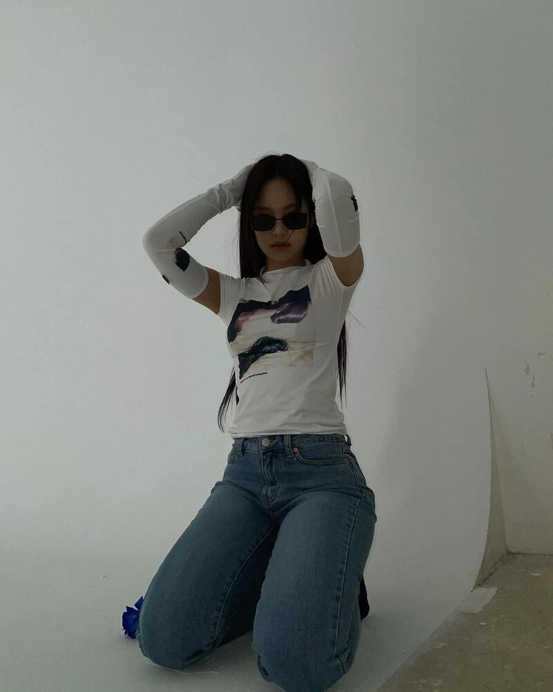 210428 - JENNIE Instagram Update documents 13