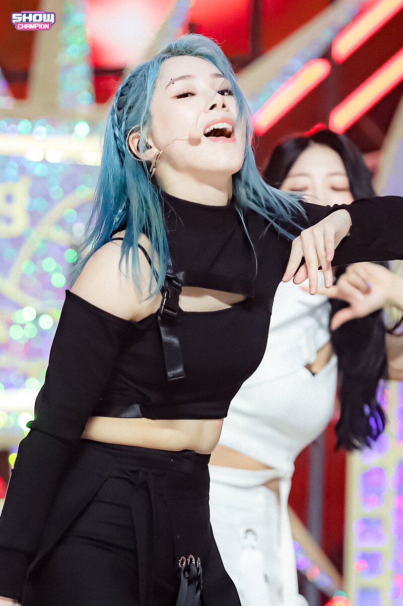 210602 EVERGLOW - 'FIRST' at Show Champion documents 1