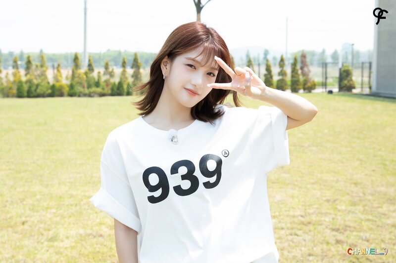 220831 fromis_9 Weverse - <CHANNEL_9> EP35-38 Behind Photo Sketch documents 13