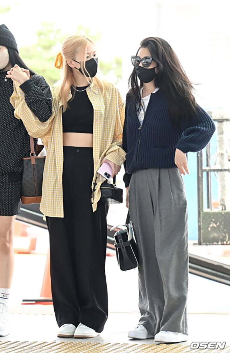 220916 BLACKPINK at the Incheon International Airport documents 13