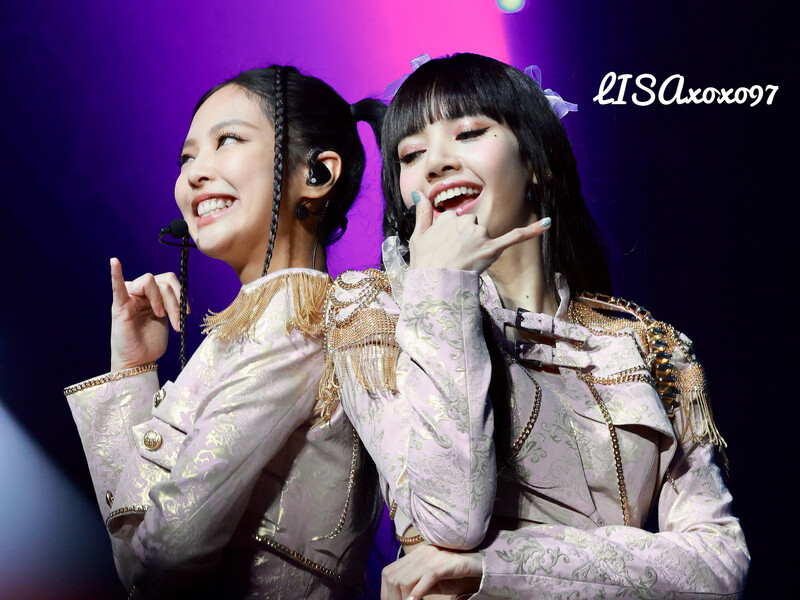 221130 BLACKPINK Lisa - 'BORN PINK' Concert in London Day 1 documents 12