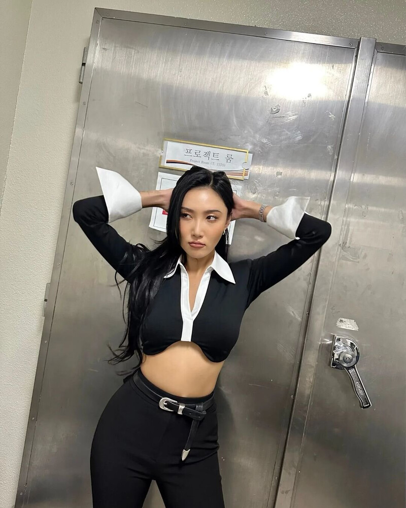 230305 Hwa Sa & MAMAMOO Instagram Update documents 2