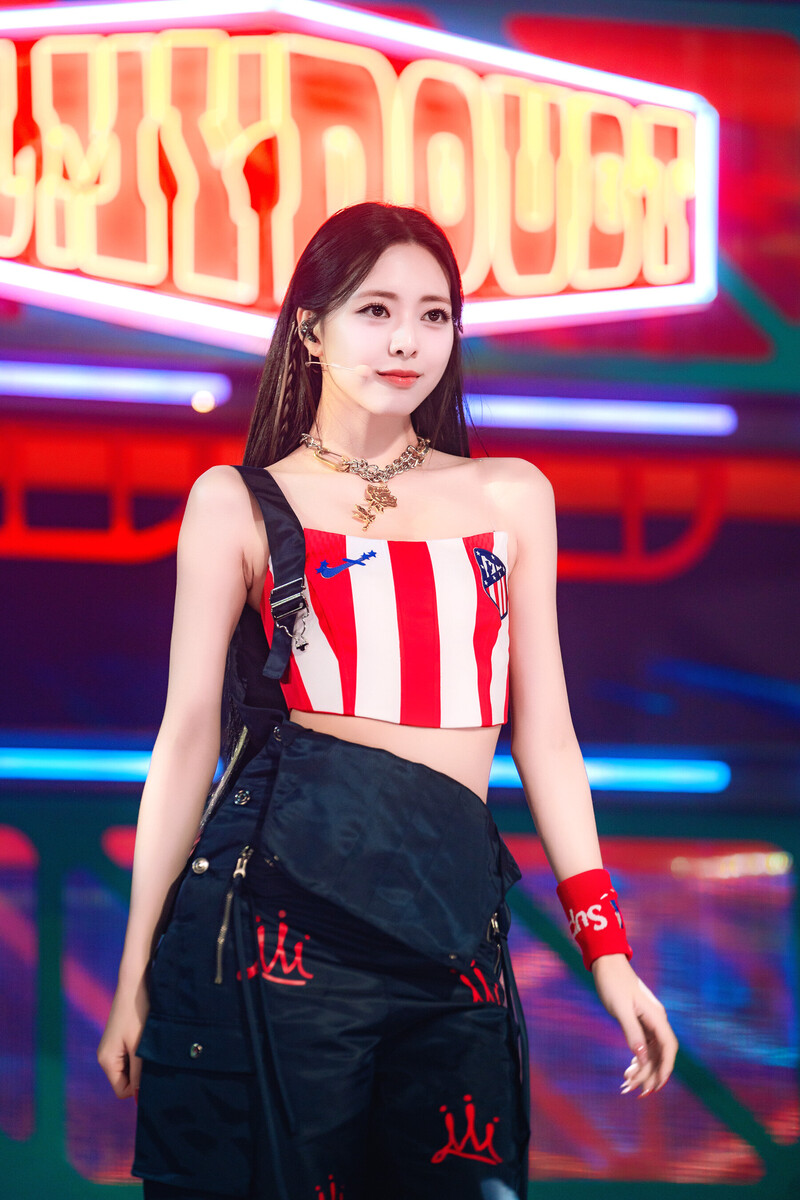 230806 ITZY Yuna - ‘CAKE’ at Inkigayo documents 2