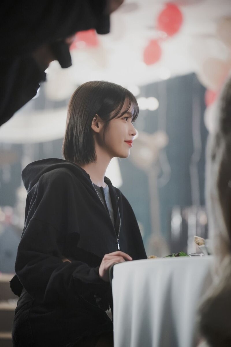 240124 IU - "Love Wins All" MV Filming Site By Melon documents 5
