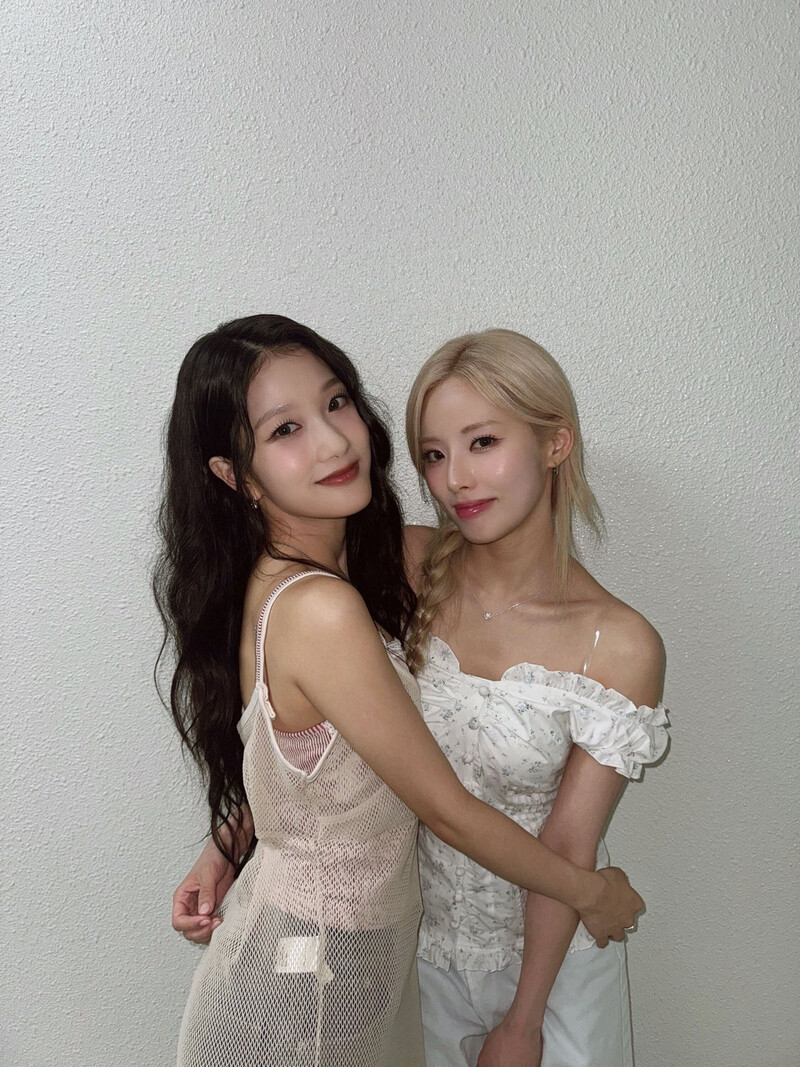 240801 fromis_9 X Update - Seoyeon & Jiwon documents 1