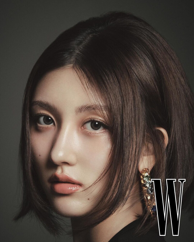 IVE Gaeul for W Korea x Dolce & Gabbana documents 6