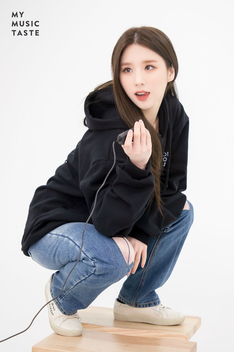 LOONA Concert [LOOΠΔVERSE : FROM] MD Photoshoot Behind  by MyMusicTaste documents 30