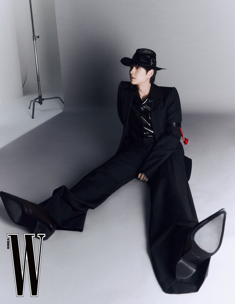 SHINee Onew for W Korea | Septembre 2024 Issue documents 4