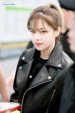 181004 TWICE Jeongyeon - Leather jacket