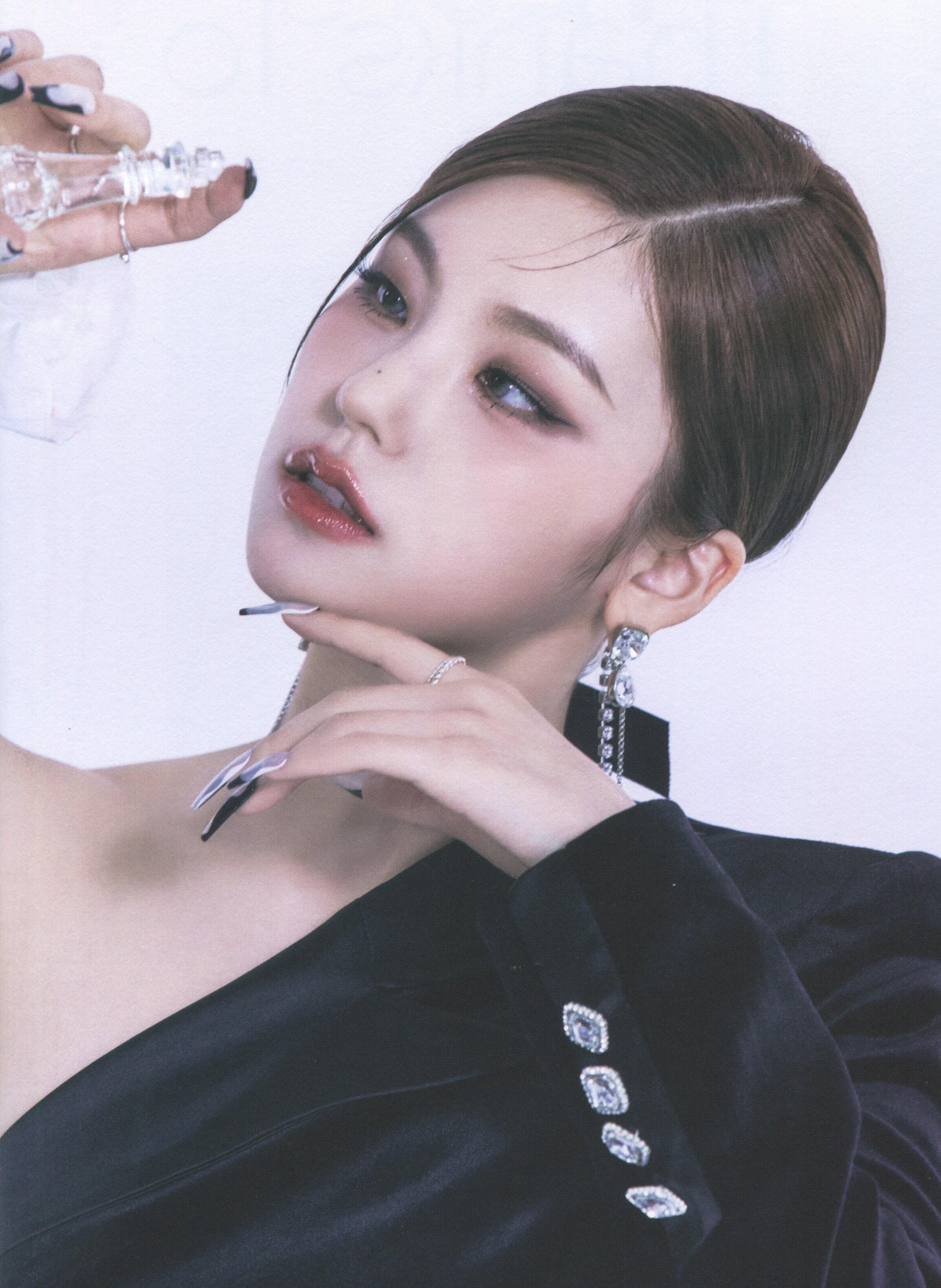 ITZY 'CHECKMATE' Album Scans (Yeji ver.) | kpopping