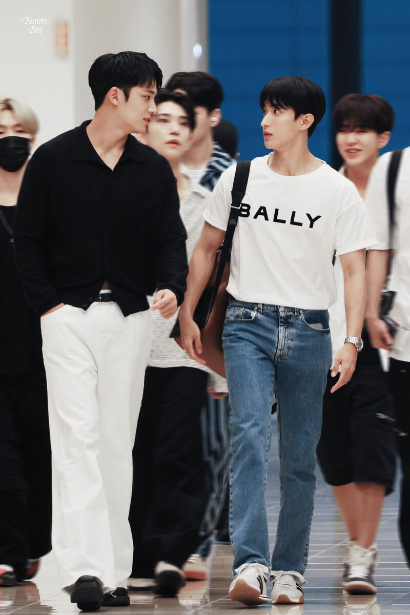 230817 Mingyu and DK at the Gimpo International Airport documents 2