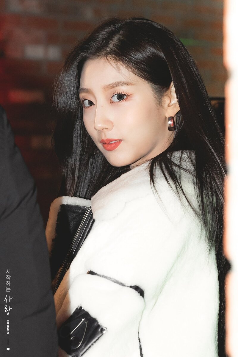 191127 Lovelyz Yein at Kiehl’s Holiday Edition Launch Event documents 5