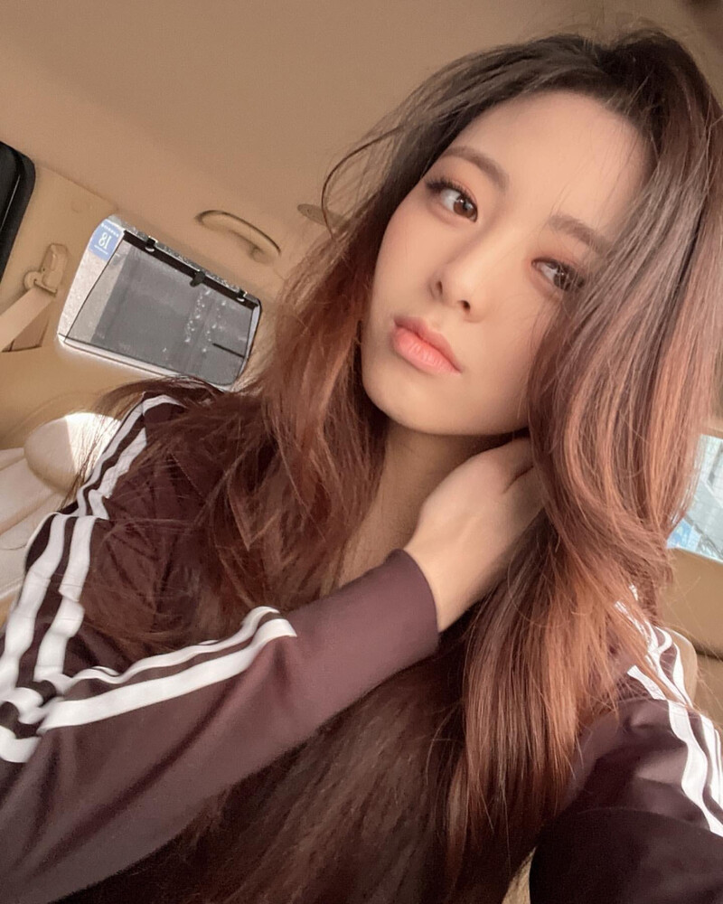 220604 ITZY Instagram Update - Yuna documents 3